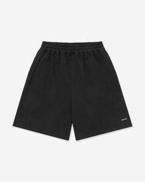 Schwarze Shorts auf hellgrauem Hintergrund