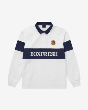 Weißes und marineblaues Poloshirt mit „BOXFRESH“-Branding auf weißem Hintergrund