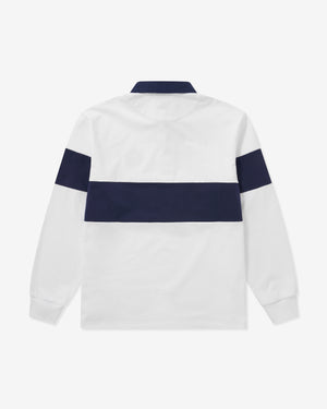 Weißes Sweatshirt mit marineblauen Streifen auf weißem Hintergrund